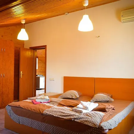 Bed & Breakfast Center & By Rdc